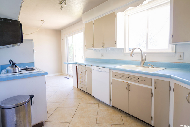 573 E 1600 S, Bountiful, UT 84010 — photo 9