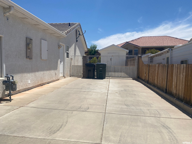 Front/Side RV Parking (in front of gate)
