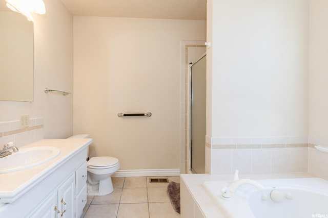 master bath with sep tub/shower