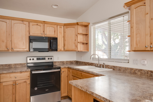 38 Redbluff Dr, Hurricane, UT 84737 — photo 10