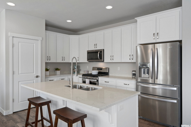 KITCHEN & PANTRY