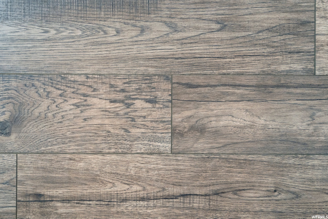 LAMINATE FLOORING