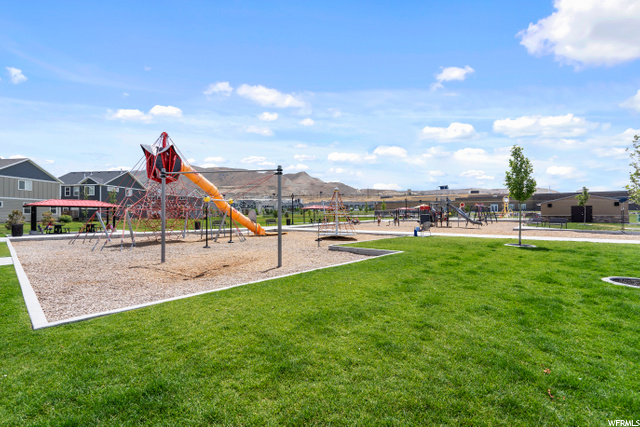 SPLASH PAD & PLAY YARD