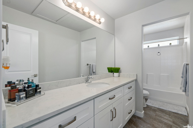 2ND FLOOR FULL BATHROOM