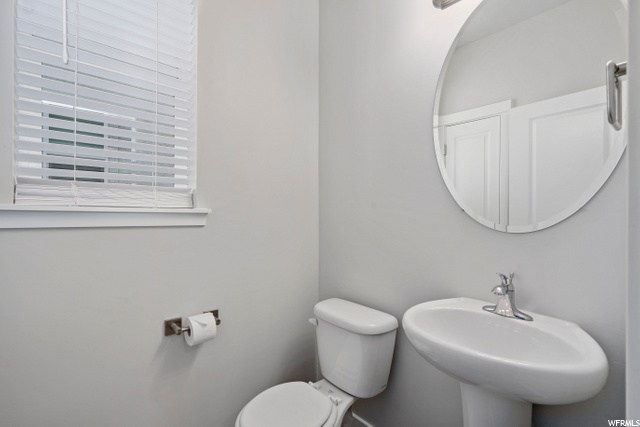 1/2 GUEST BATH