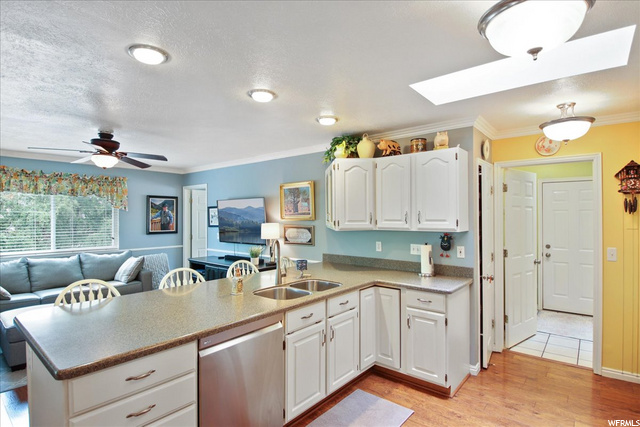 1367 N Brookhurst Cir, Centerville, UT 84014 — photo 7