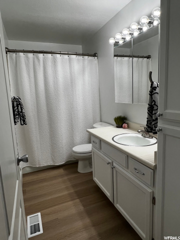 Large Upstairs Bath
