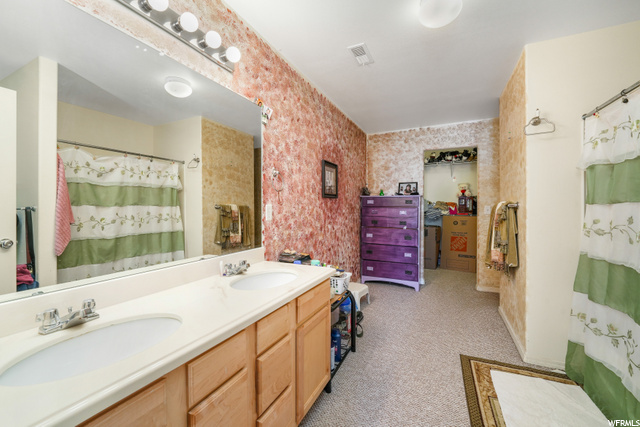 Master Bathroom upstairs