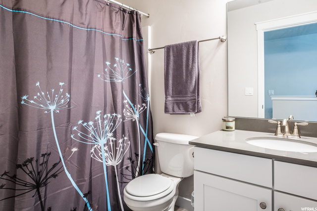 Upstairs Main bath