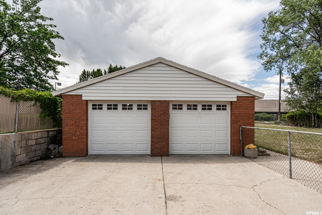 2 Car Garage, Tandem Style