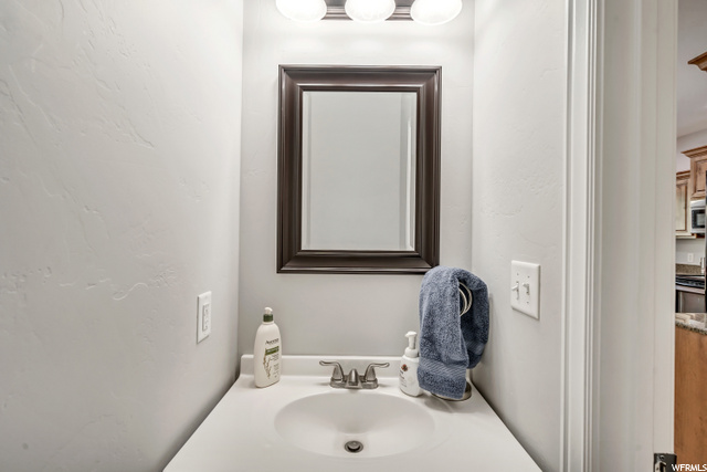 Main Floor 1/2 bath
