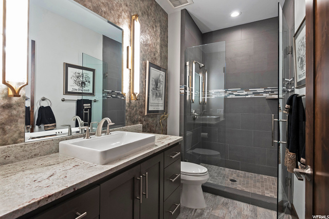 4th Bedroom Suite Bathroom