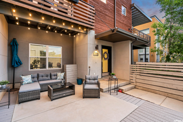 FRONT YARD PATIO