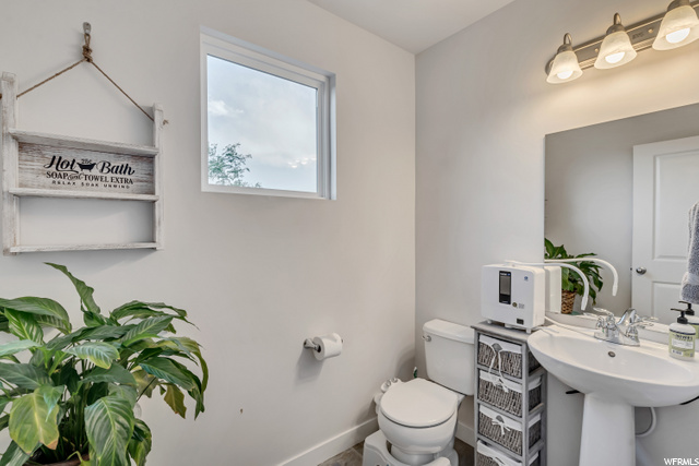 MAIN LIVING AREA BATHROOM