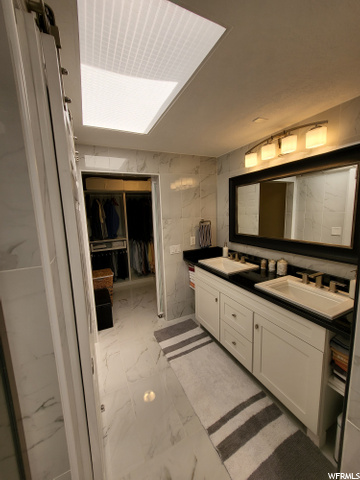 Grand master bath