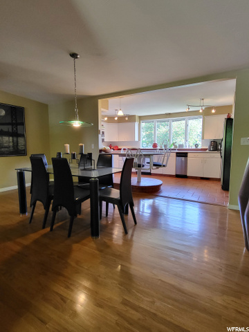 Dining room and kitchen 3