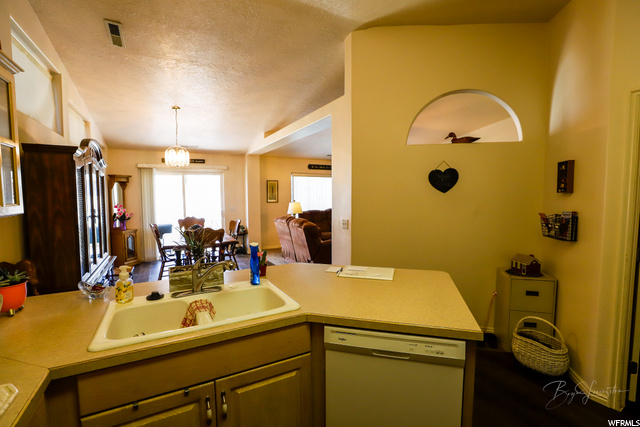 545 E Padre Lakes Dr, Ivins, UT 84738 — photo 12