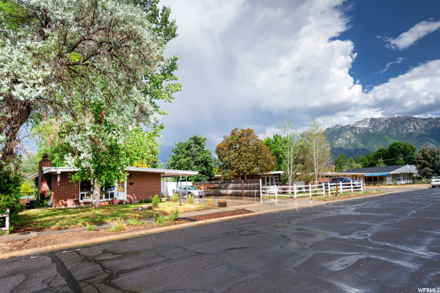 899 E Carnation Dr, Sandy, UT 84094 — photo 2