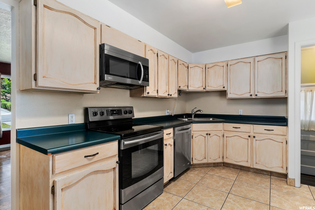 3862 S 825 W, Bountiful, UT 84010 — photo 7