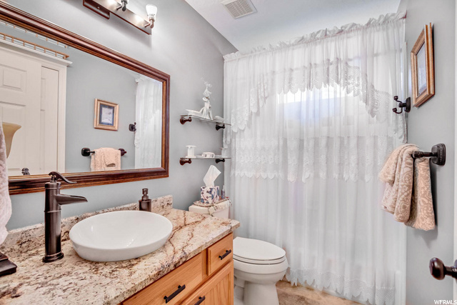 Hall Bath Upstairs