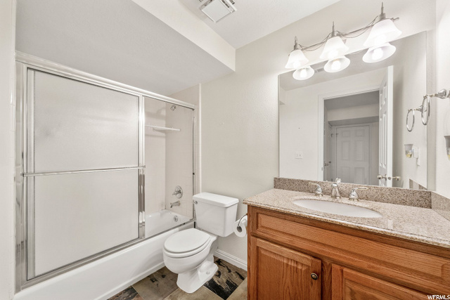 Upstairs hall bathroom