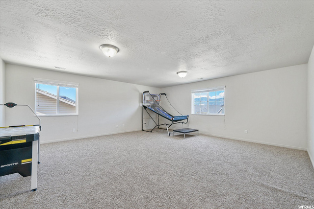 Huge entertaining room, could be turned into 2 bed