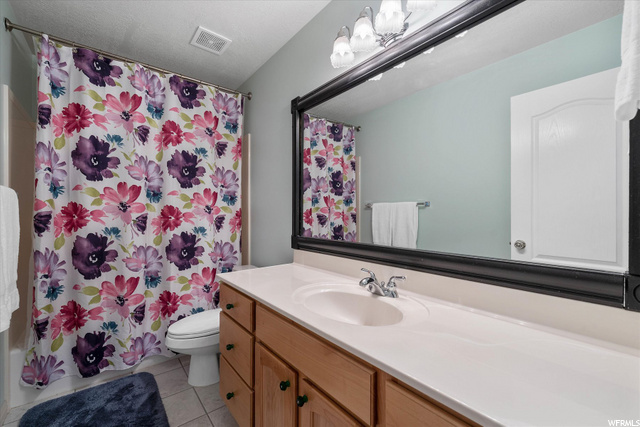 Main Floor Full Bath