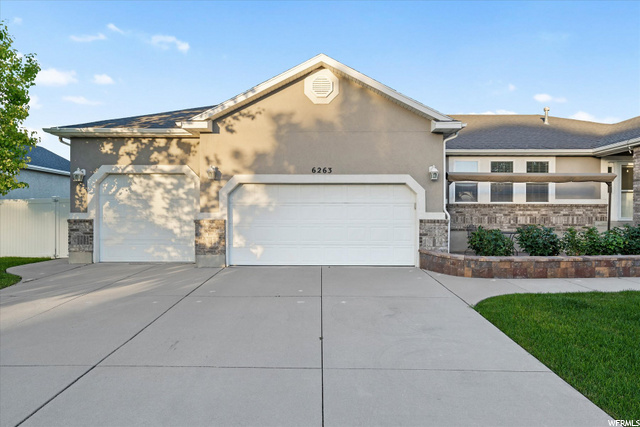 3-Car Garage View