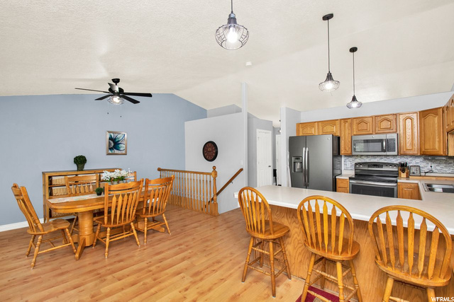 Kitchen/ Dinning