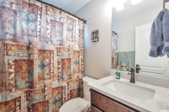 Main level full bath