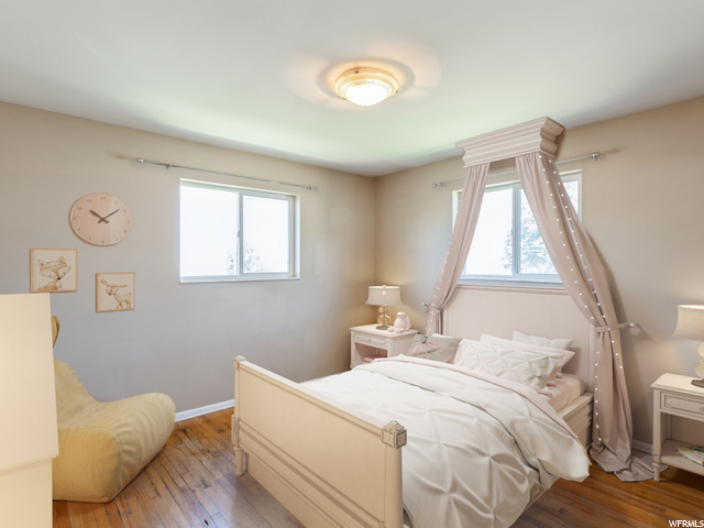 Contains Virtual Staging