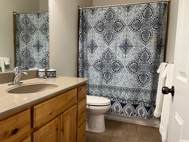 Main floor hall bath