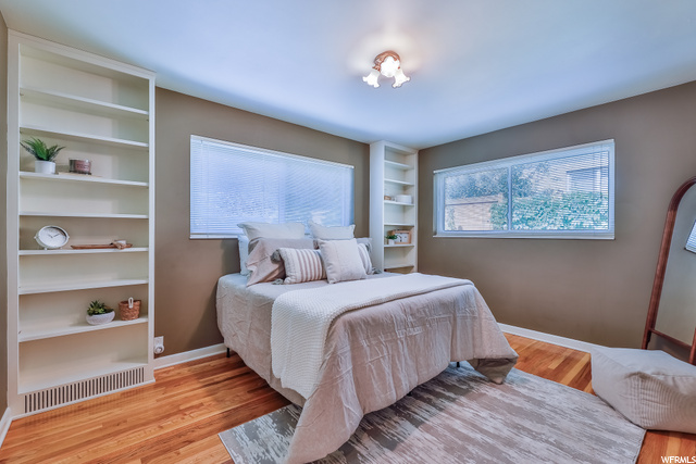 Master Bedroom w/bathroom & walk-in closet