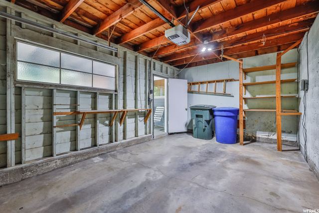 1-car garage with adequate storage