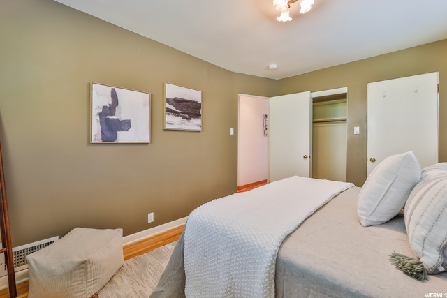 Master Bedroom w/bathroom & walk-in closet