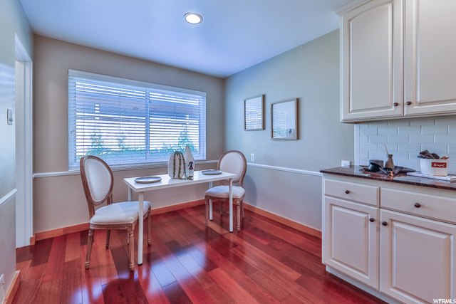 Semi-Formal Dining Space