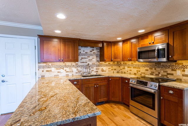 Timeless kitchen with new appliances!