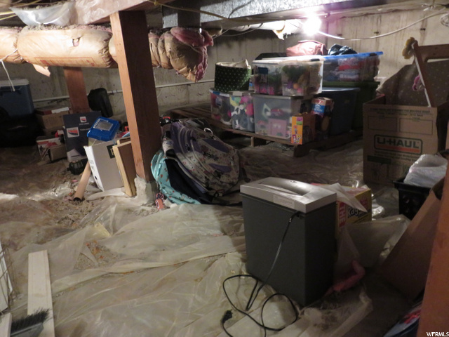 LARGE CRAWL SPACE FOR GREAT STORAGE