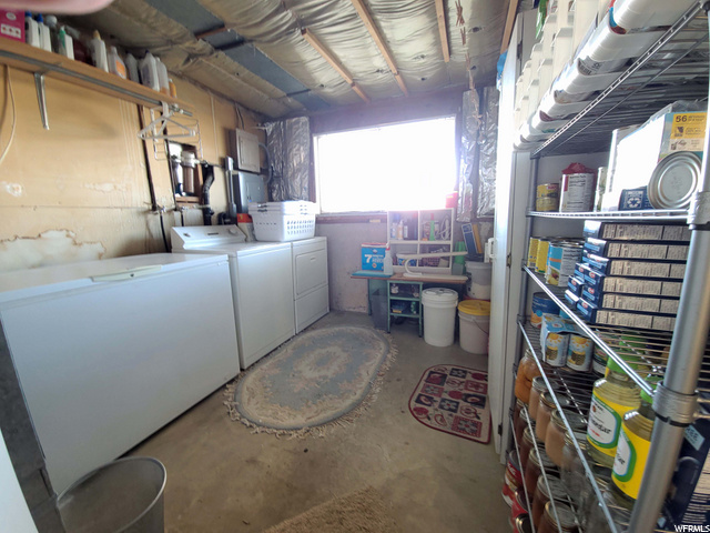 LAUNDRY STORAGE AREA