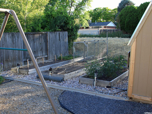 GARDEN BOXES