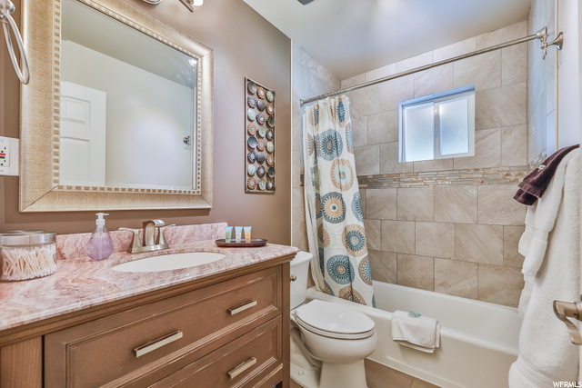 Unit 716 Main Level Bathroom