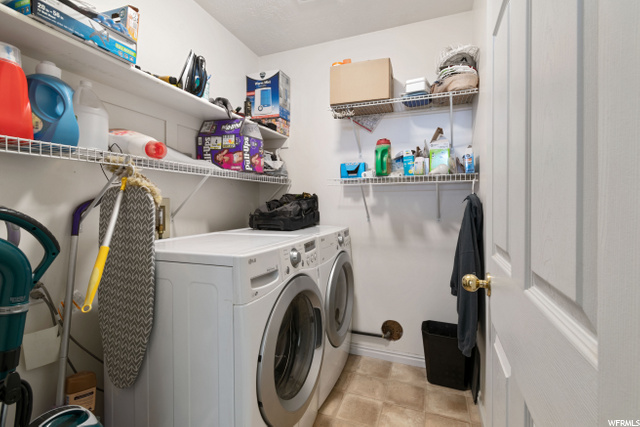 upper level laundry room