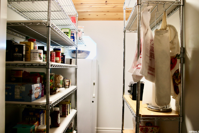 Freezer & Large shelves stay in Pantry