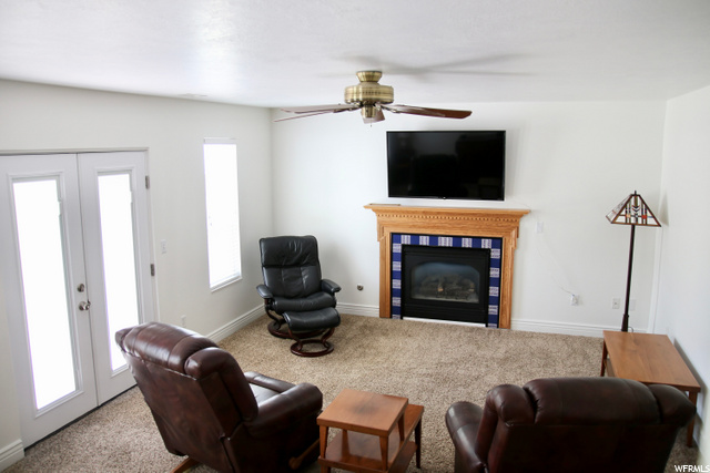 Family Room w/Gas Fireplace