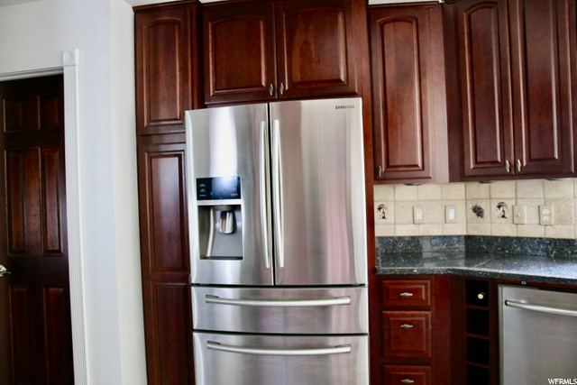 Refrigerator stays