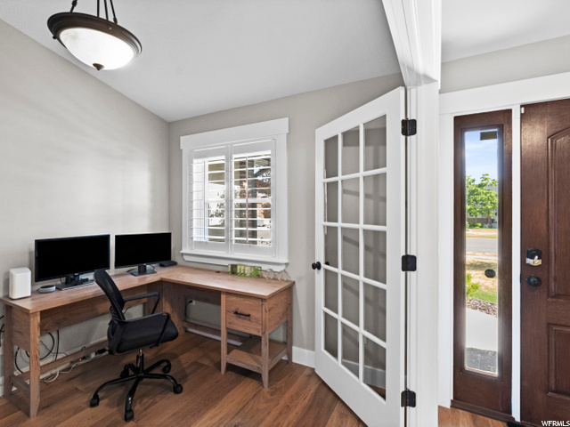 Den/Office/Entry