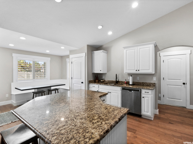 Kitchen/Dining Nook