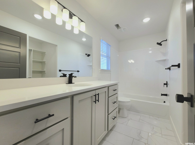 Master Bathroom - Main Floor