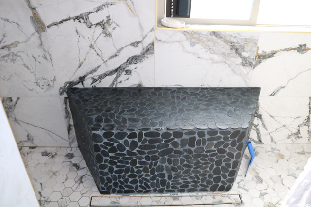bench in primary bath