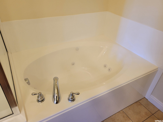 Master jetted tub